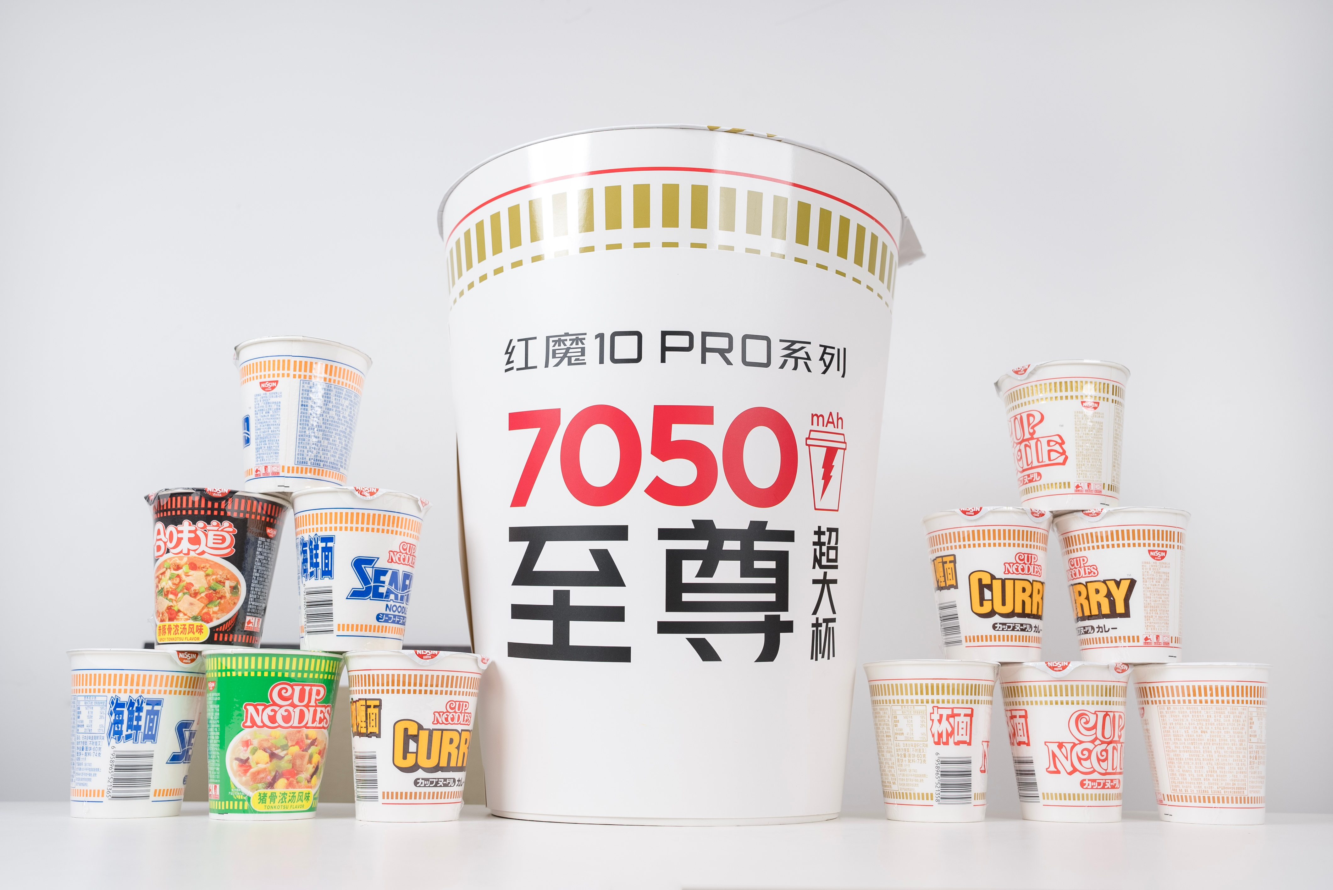 红魔这个邀请函好离谱一桶超大杯的泡面[老师好][老师好] 