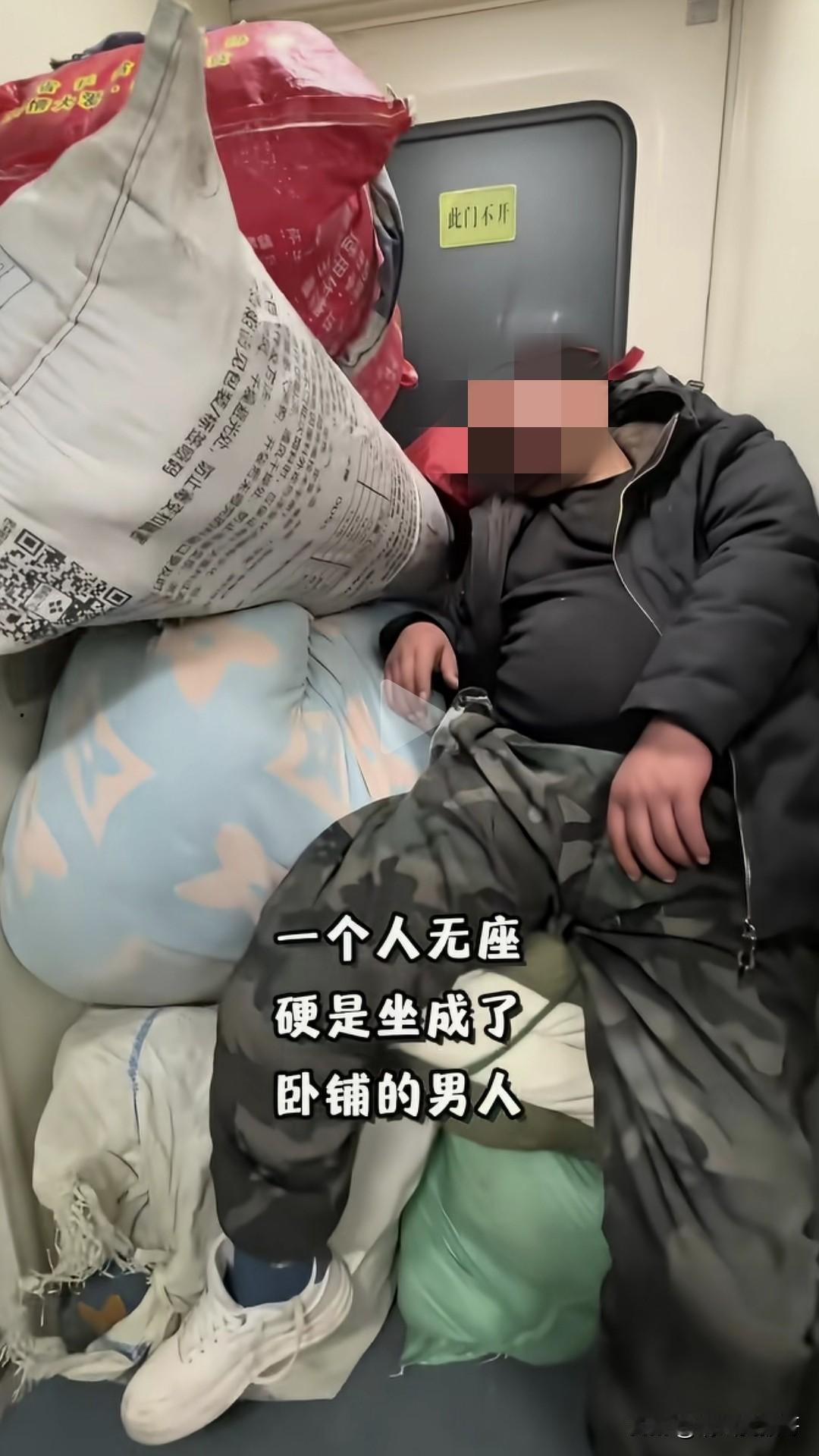 很难理解一个人回家带这么多行李，这就算到老家下车了，没个专车来接的话，根本拿不回