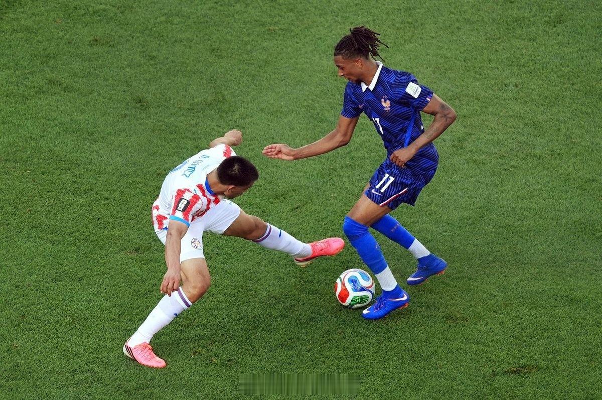 巴拉圭0比1法国姆巴佩点球定乾坤！19场世界杯19球追近梅西，1-0法国力克巴拉