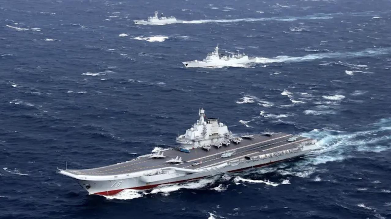 辽宁舰过台湾海峡，台当局又“逼逼赖赖”？自己的地盘还不能走了？

近日，辽宁舰航