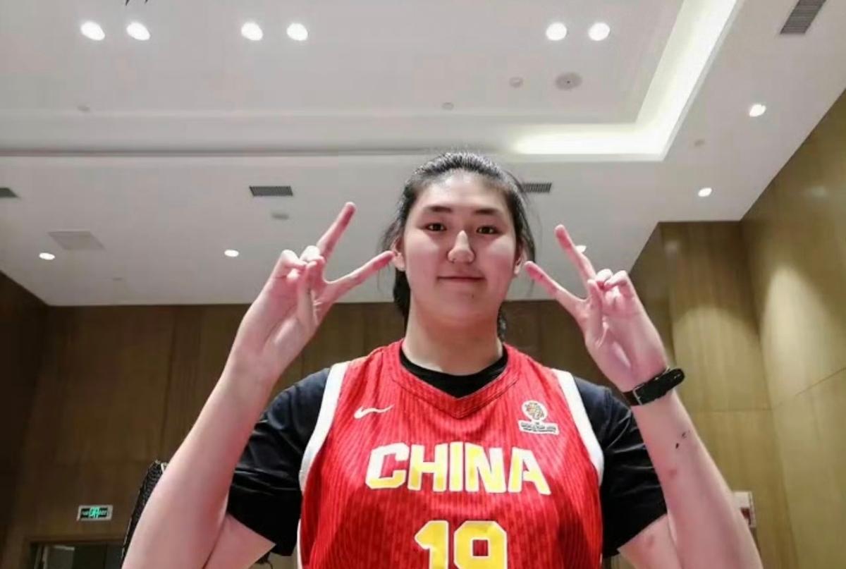 杨舒予，李月汝，张子宇领衔！中国女篮球员拍摄最新写真

在结束了三场热身赛之后，