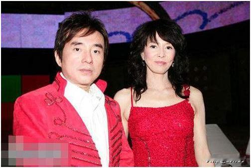 [微风]2008年，郑裕玲向同居16年的男友吕方提出分手，要求他净身出户，吕方舍