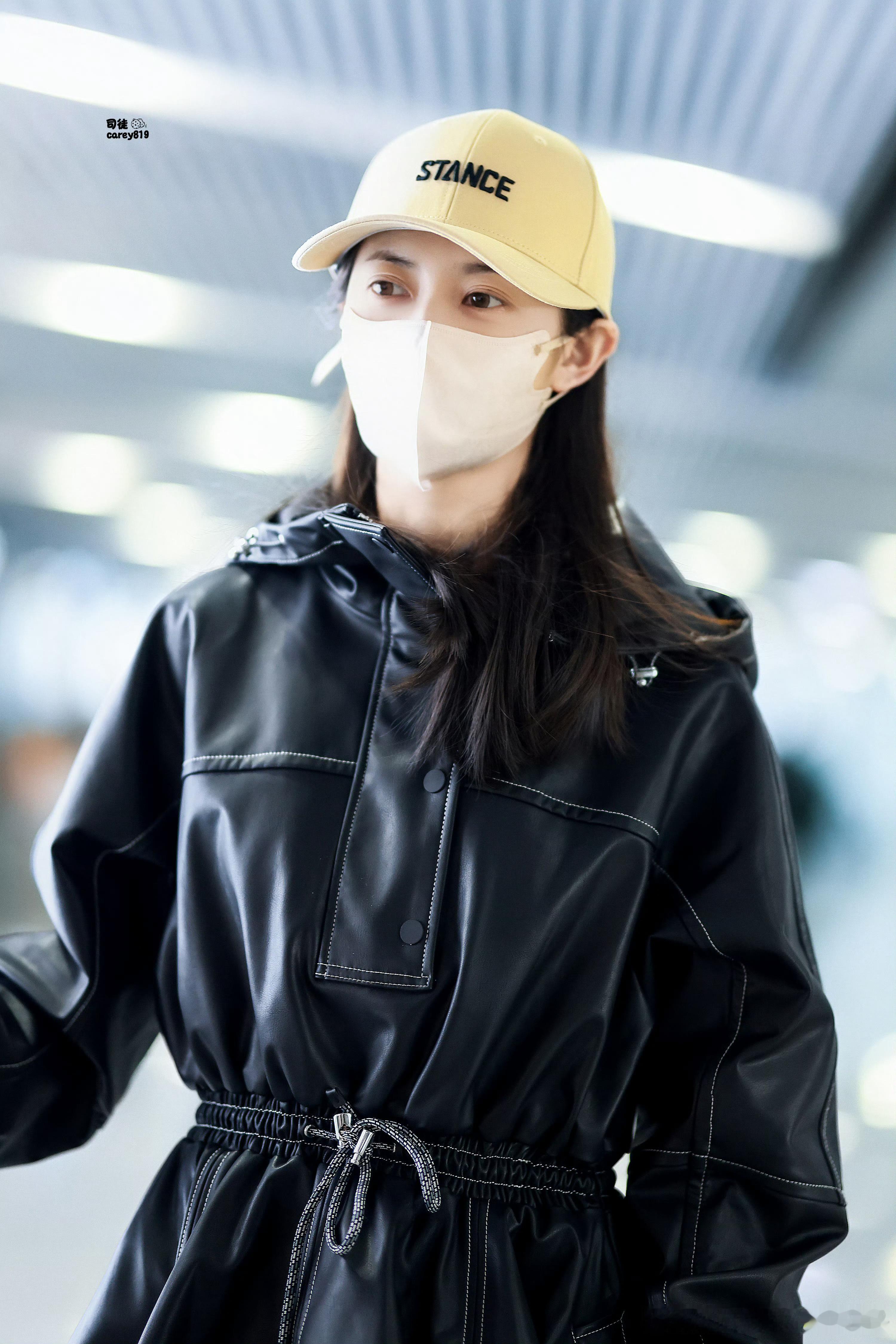 陈钰琪陈钰琪金吾不禁 陈钰琪李令歌  如果我把你推到花园里我就找不到你了 因为你