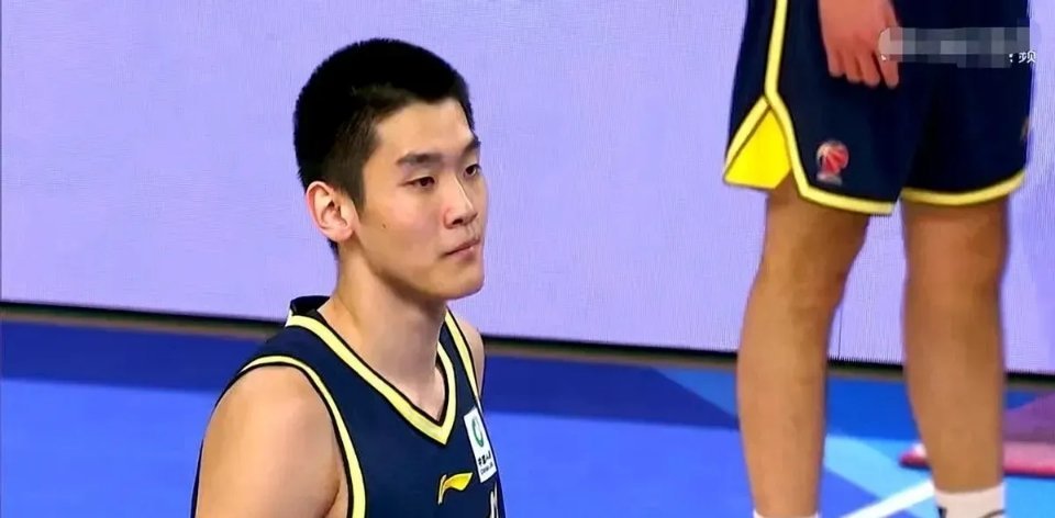 广东男篮出个王泽洪，07年出生，身高2.07米，体重100公斤，辽宁男篮icon