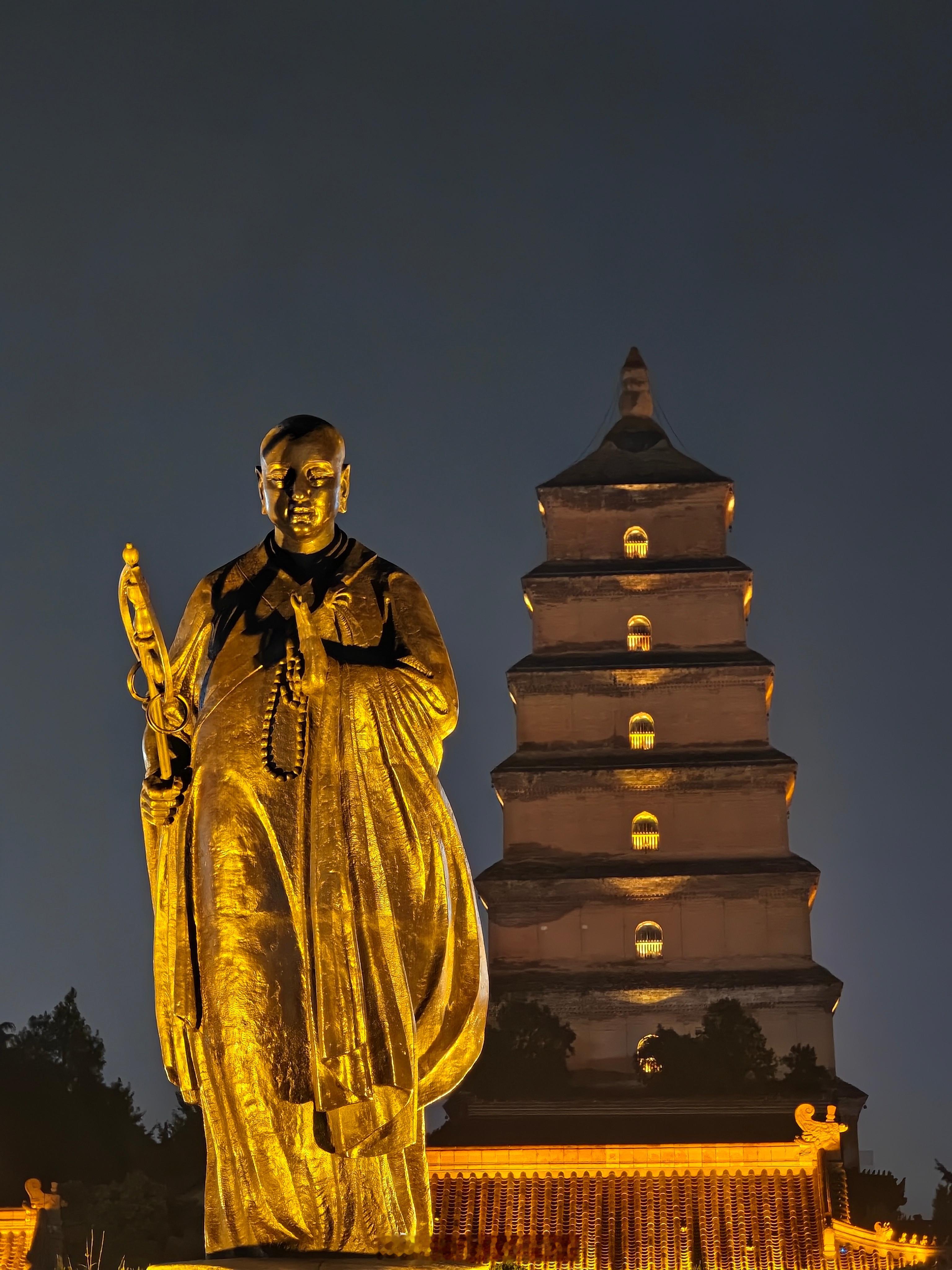 大唐不夜城人均消费一块五引质疑前两天我去了大唐不夜城，啥也没买，就买了几瓶饮料，