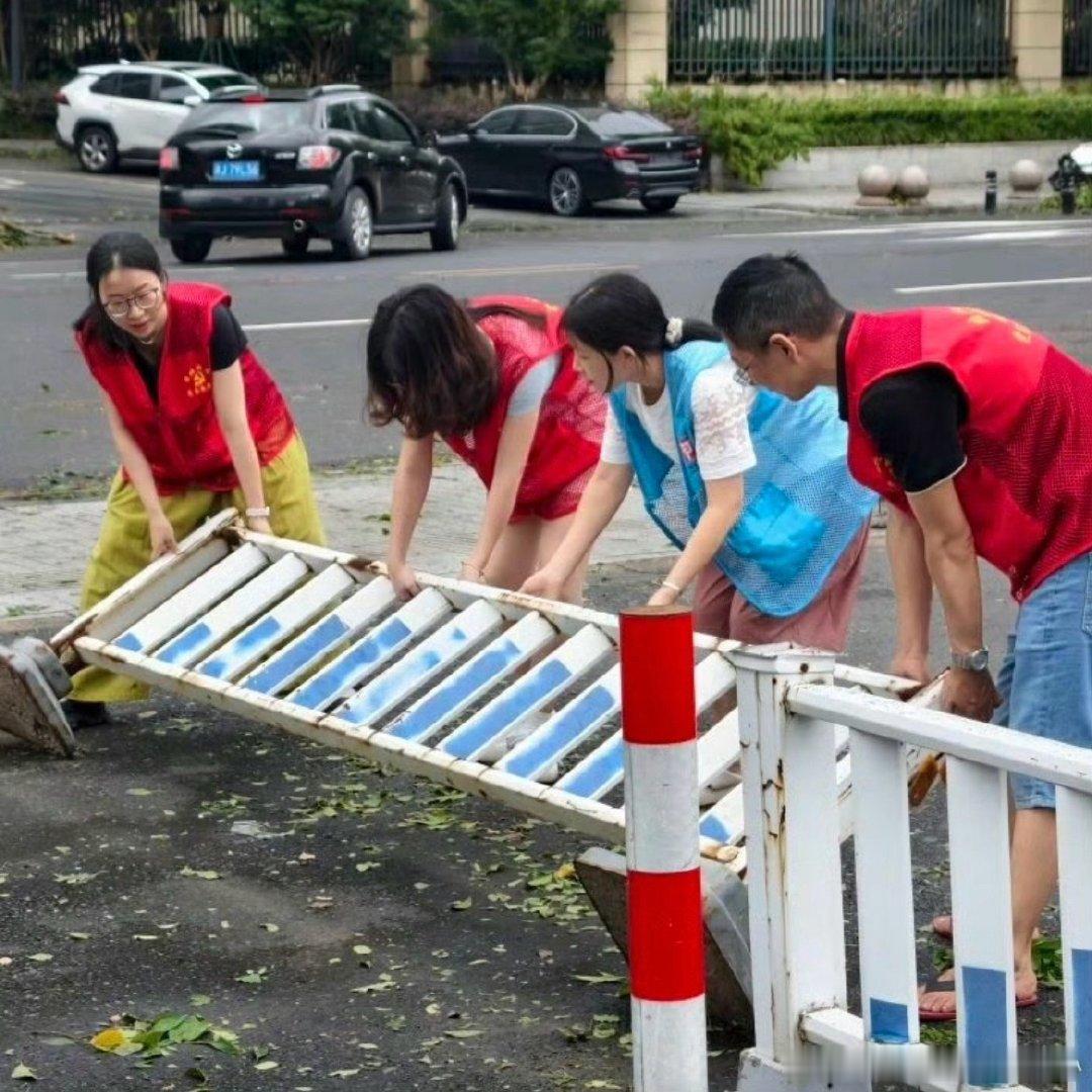 台州路桥全员集结逆风而行守护万家灯火无惧风雨侵袭、不畏攻坚辛苦，以顽强的韧劲、务