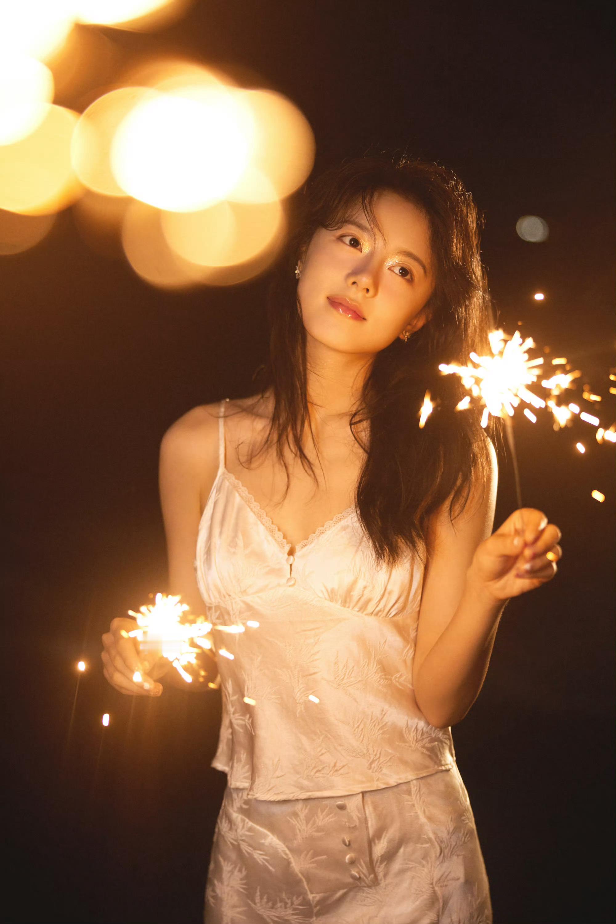 #赵今麦吊带丝绸白裙#麦麦生日快乐啦🎂妆容好清透吊带白裙氛围感小公主！！一身代