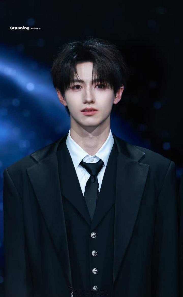 朱志鑫回应没站稳c位朱志鑫真帅啊 