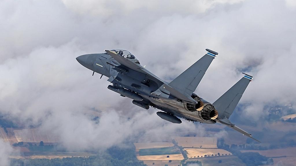 震惊！中国造的防空导弹击落F-15E战机！
今年4月，美军一架F-15E“攻击鹰