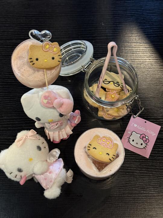 厦门！！喝到了Hello Kitty漂亮酒🫧🎀💗！！