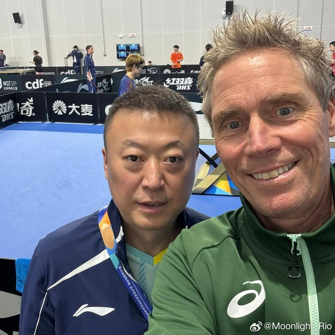 佩尔森晒海口亚洲杯与马琳合影📷 