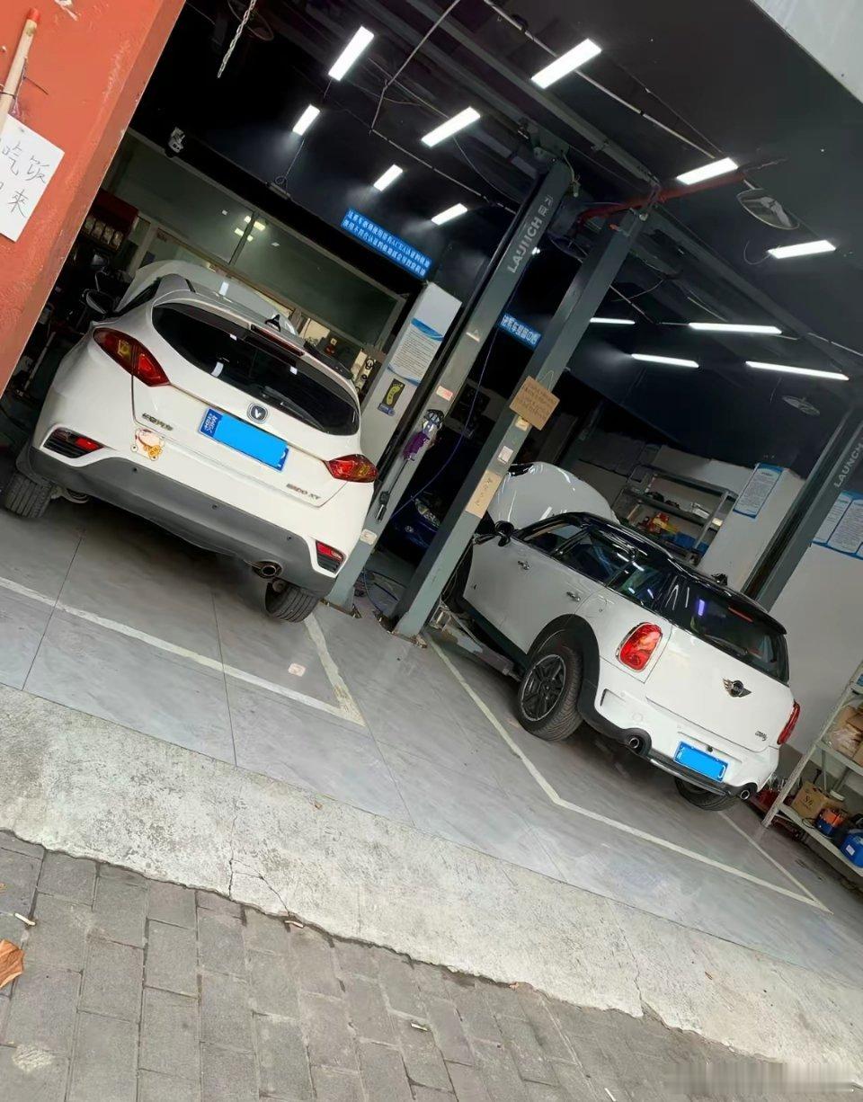 有些开BBA的，还真未必有开标致雪铁龙的有消费力。不少开BBA的，说白了就是撑场