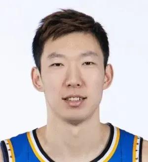 要我说青岛球迷还是懂球的，第三节疯狂喊换周琦给许利民支招，第四节麦基五犯离场后，