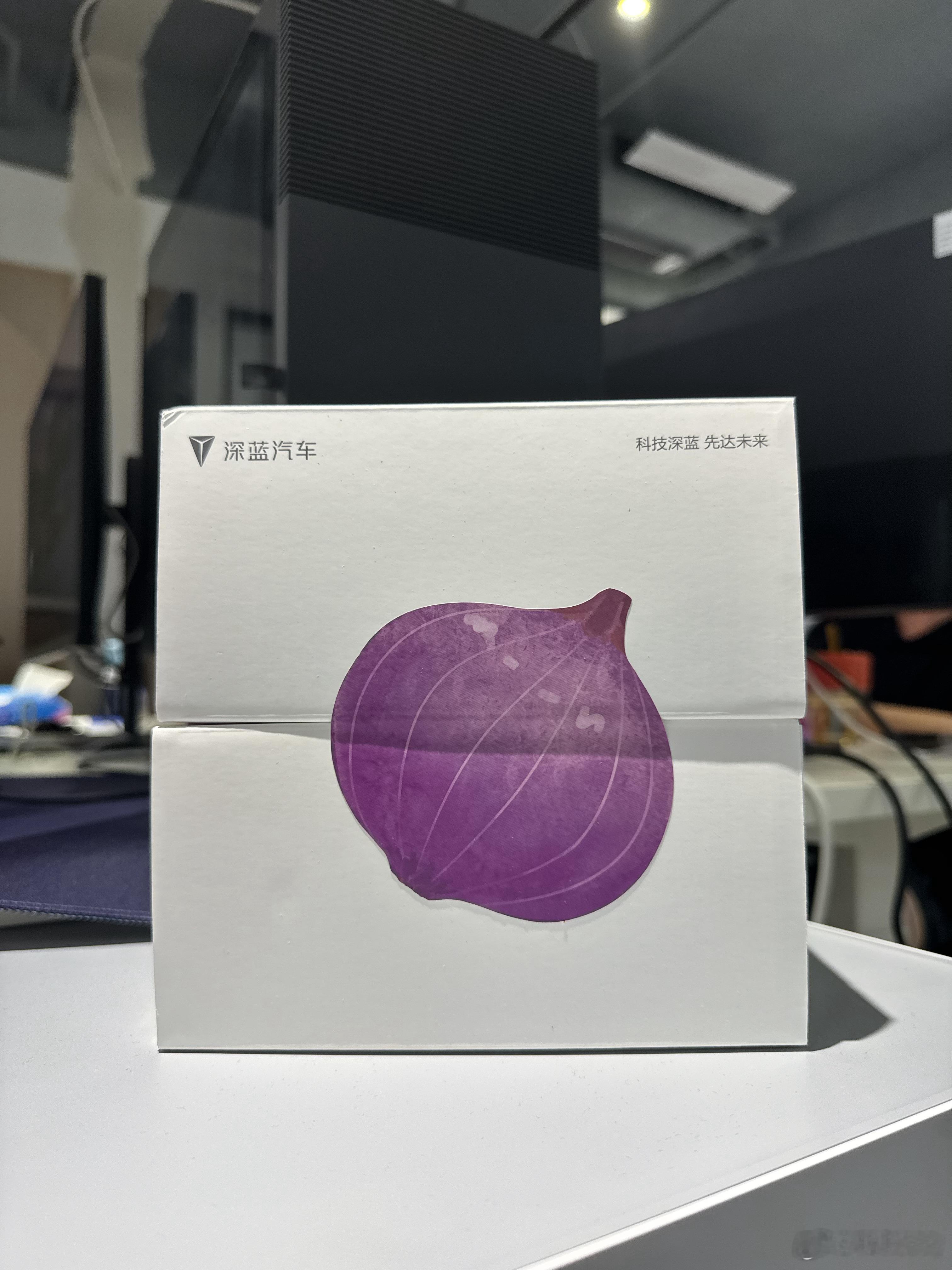 收到这颗辛辣的洋葱邀请函时我仿佛看见了自己做自媒体的五年怎么不是剥洋葱的过程？熬