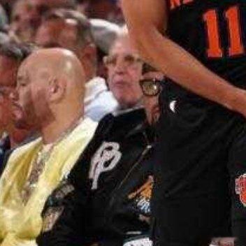 北京时间4月21日，NBA季后赛首轮G2尼克斯主场对阵老鹰，尼克斯借助团队攻势压