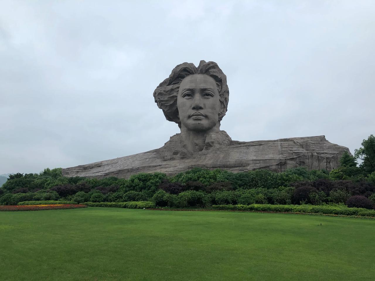 1893年12月26日
在我们湖南大地上
诞生一位惊天动地的伟人！

今天，正是