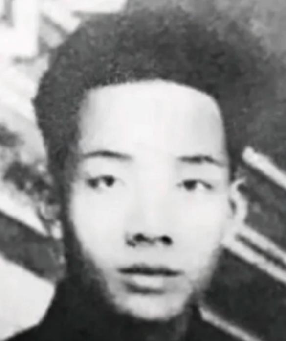 1934年11月6日，凤翔银楼被围时，邝惠安没带枪——枪早按规矩藏在隔壁修鞋摊的