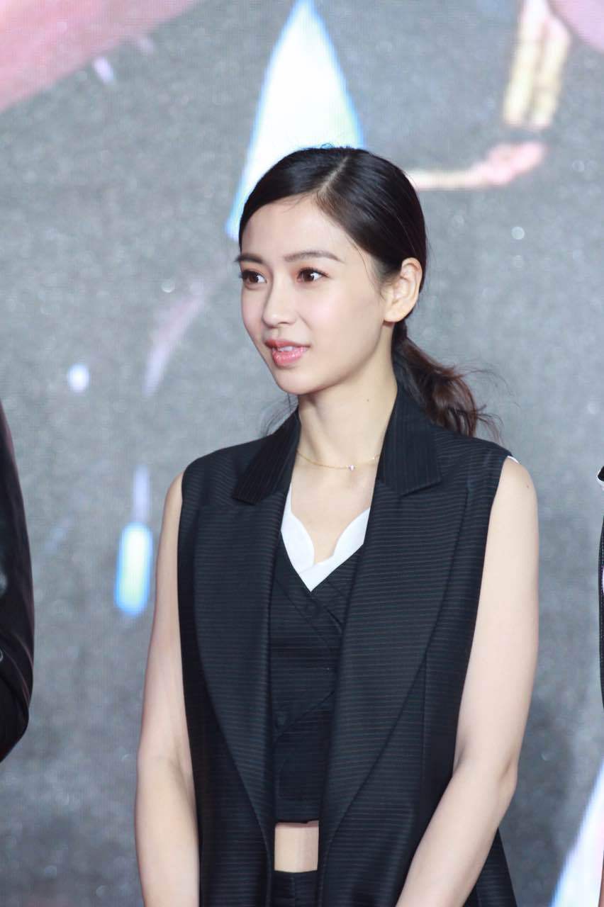 angelababy angelababy“写尽千山落笔是你 望尽星辰美丽是你 