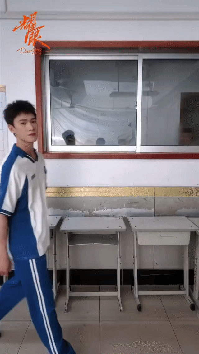 耀眼群像校服照.李昀锐耀眼校服照 好青春的画面 邢武真男高 李昀锐耀眼 ​​​