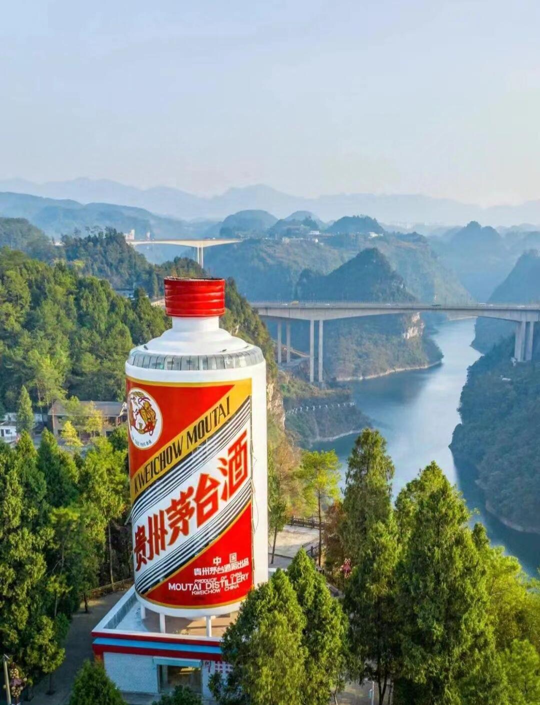 总要去一趟茅台镇吧！！#中国茅台 国之栋梁# 茅台镇，位于中国贵州的深山中，这里