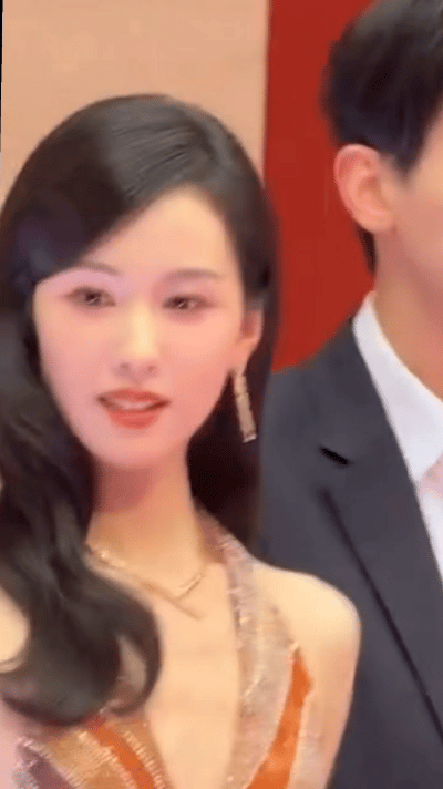 陈都灵在金鹅红毯上面的状态如何？生图和精修图差别大吗？ 