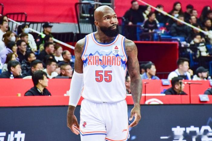 自认CBA排名前三的外援又开始喊话了，让CBA球队在明年一月份把自己签了。已经不