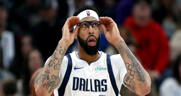 电话接通前，他还是NBA第一经纪人。电话接通后，他被彻底绕过了。
 
交易官宣的