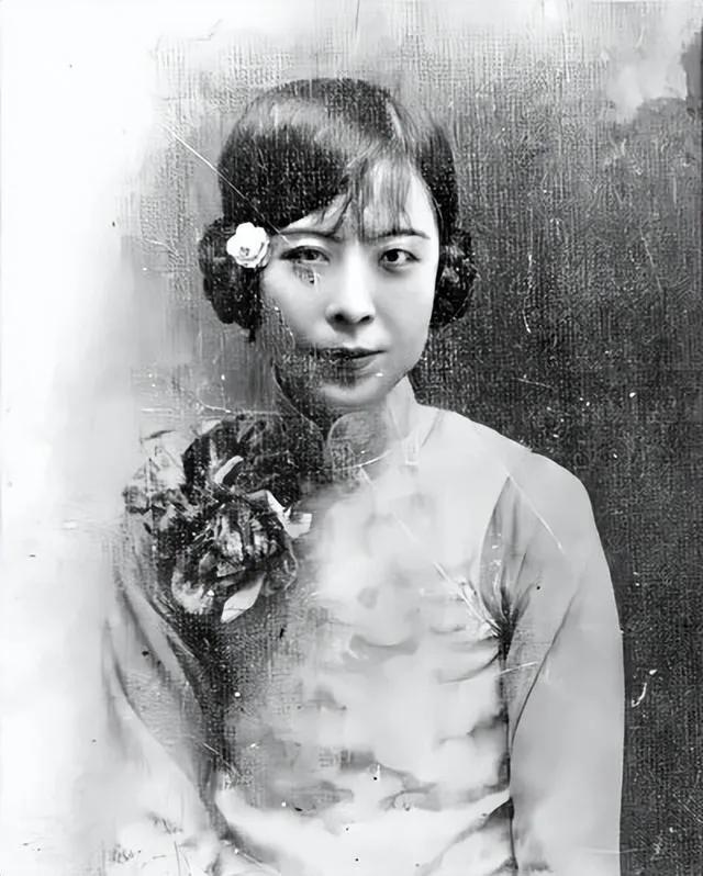 1990年，得知张学良自由了，躺在病床上的于凤至却哀求女儿：带我去见见他吧！

