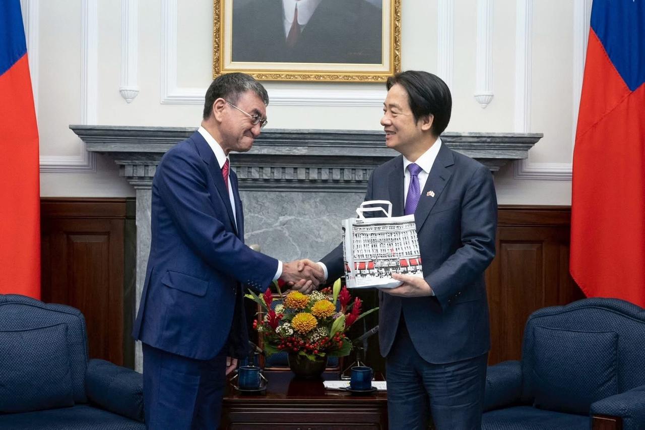 赖清德会见窜访台湾日本众议河野太郎谈防务　  另一方面立院60：51通过对赖清德