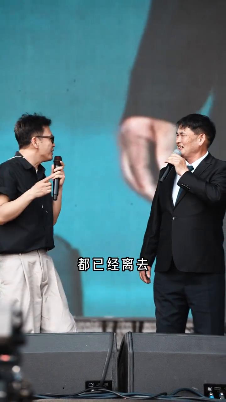 玫瑰你在哪里？
玫瑰不要哭泣，你说你爱过的人都已经离去。不要欺骗自己，你只是隐藏