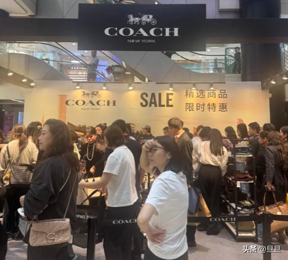 存钱的人变多了还是变少了？央行数据说，到9月末住户存款175.8万亿，人均12.