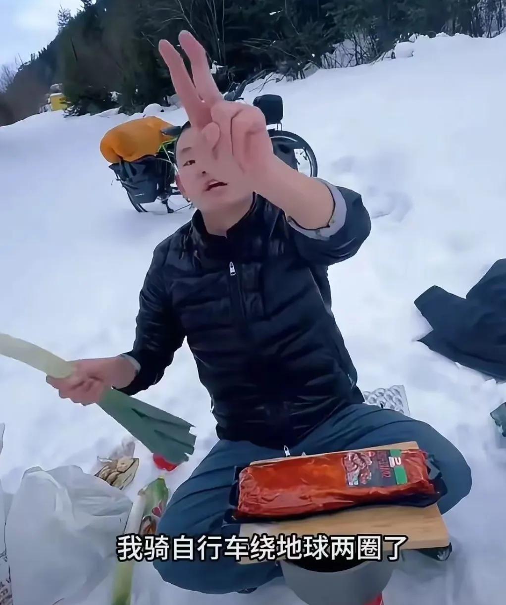他叫湖远行，7 年时间里，他累计为捐了超过 700 万元。但你绝对想不到，他本人