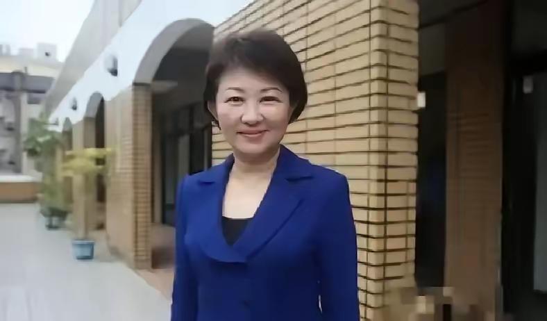 卢秀燕又出来闹了，军购问题在国民党内刚有点消停，这边的台中市长卢秀燕就公开表态，
