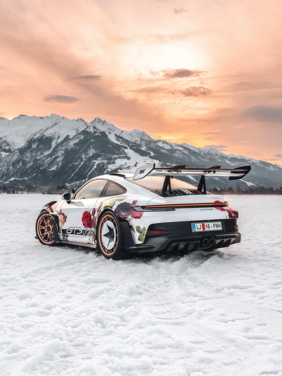 除夕早，这辆保时捷告诉你什么叫做“美如画”车的新衣