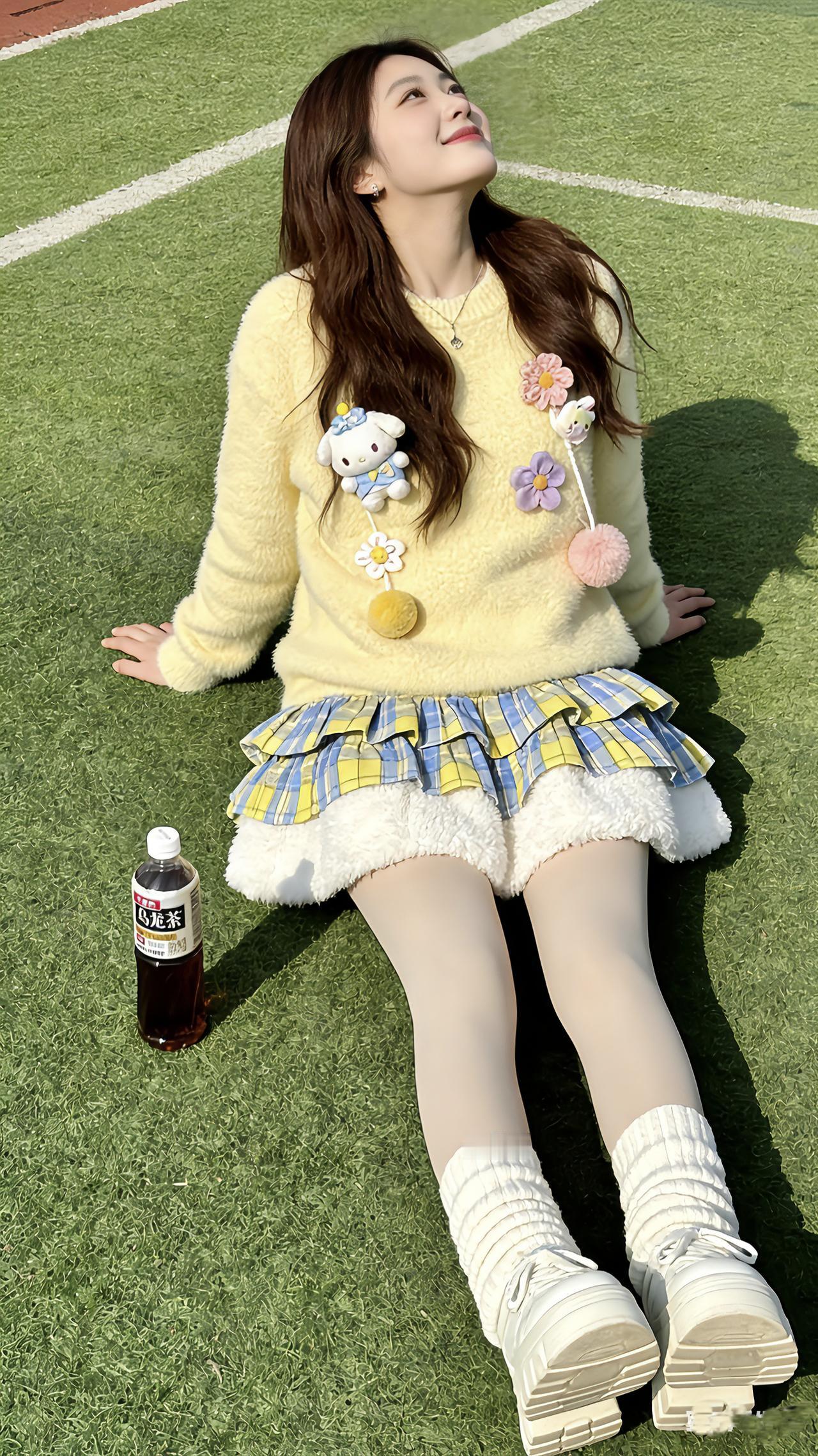 可爱风穿搭 操场拍照 小个子穿搭 冬日暖阳下的惬意时光 甜妹穿搭