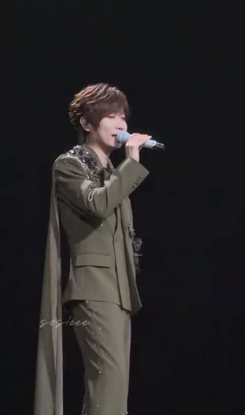 哈哈哈哈哈哈哈哈哈徐良演唱会秒变班主任教学

《虐心》男女合唱pk环节男声很小，