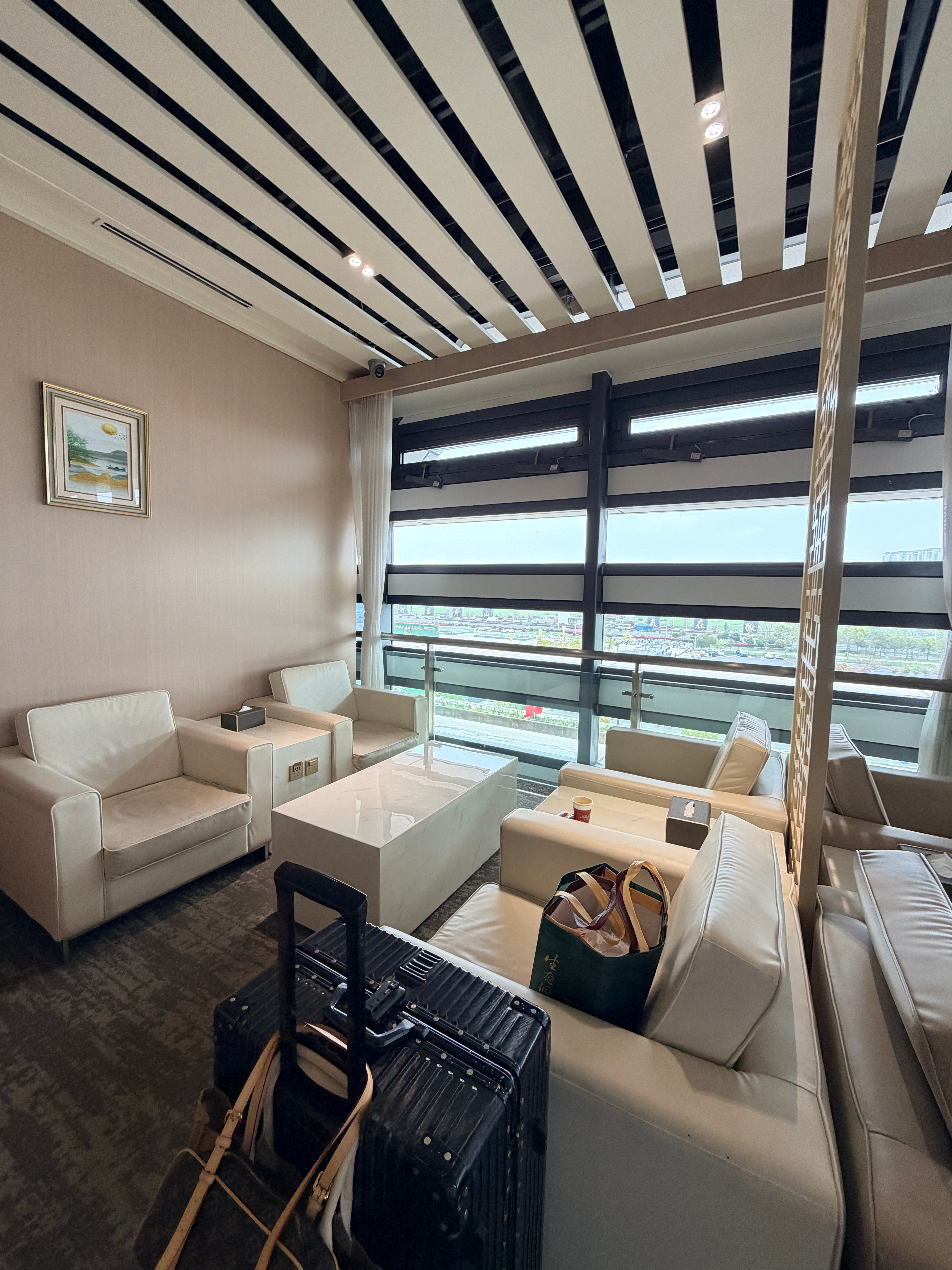 今天的贵宾厅好空啊错峰出行的好处就是不用人挤人~ 