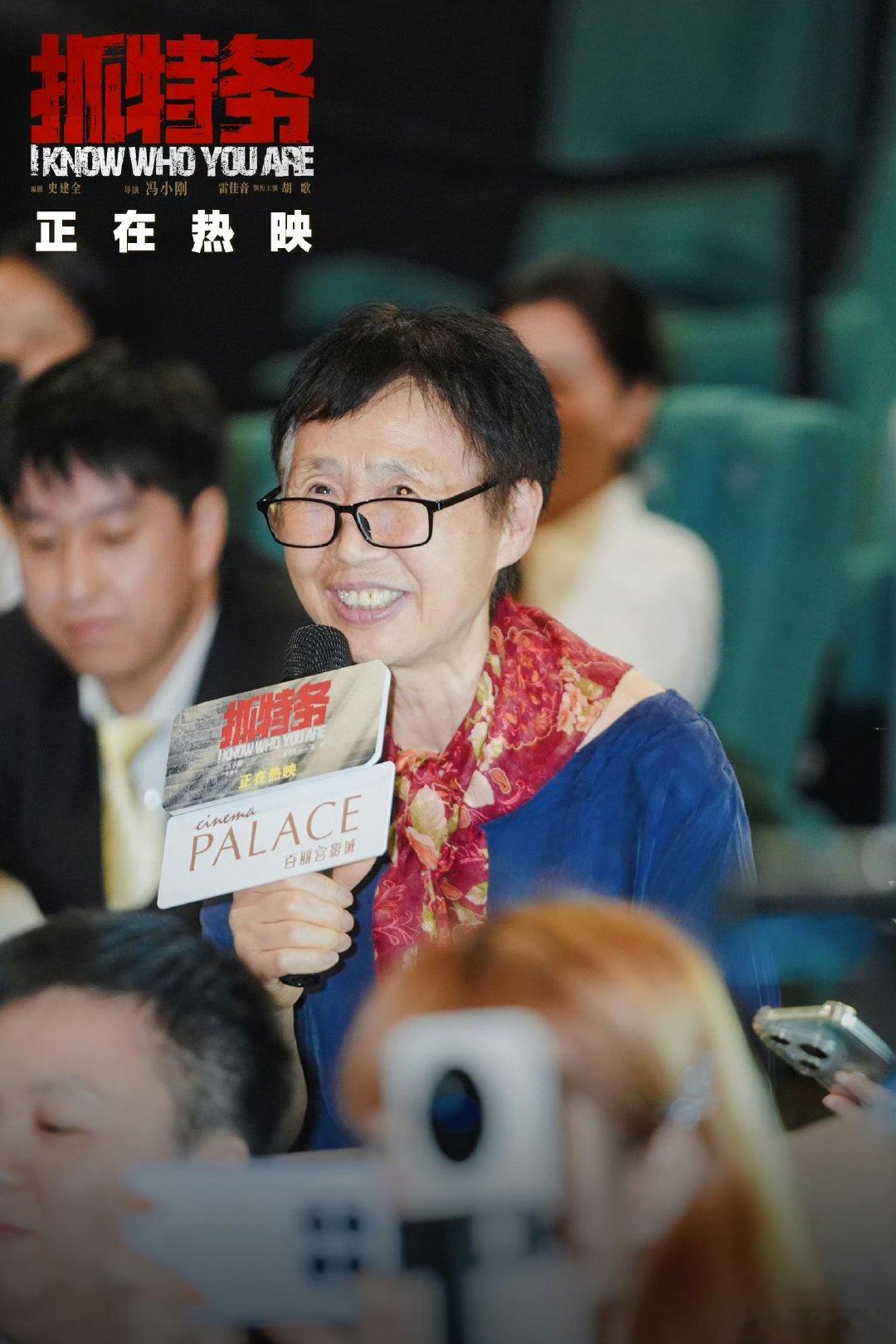 抓特务一段戏看哭我爸冯静波憋在心底数十年的苦闷终于说出口，肖大力多年的心结得以解