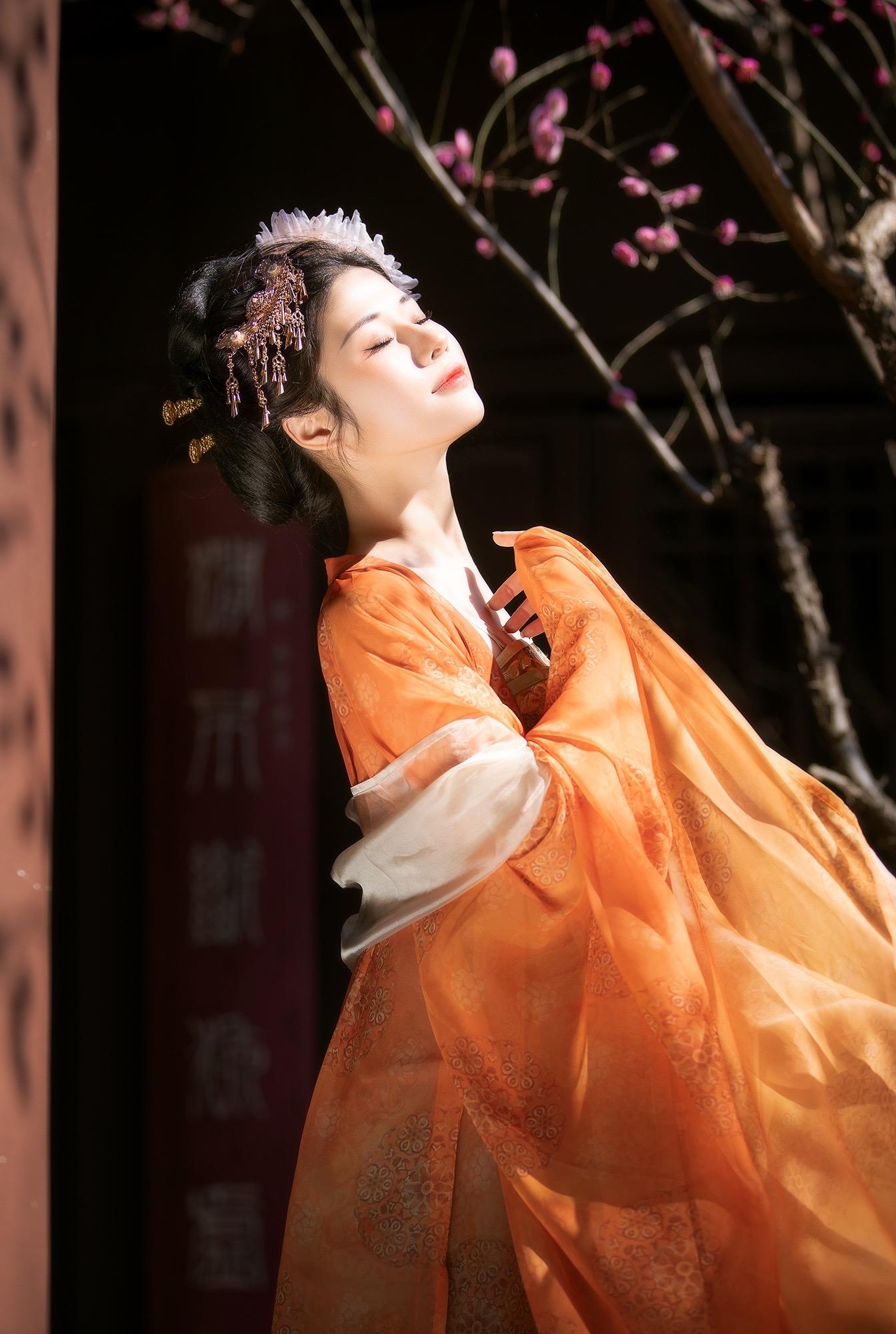 此间春色，唯有牡丹真国色～