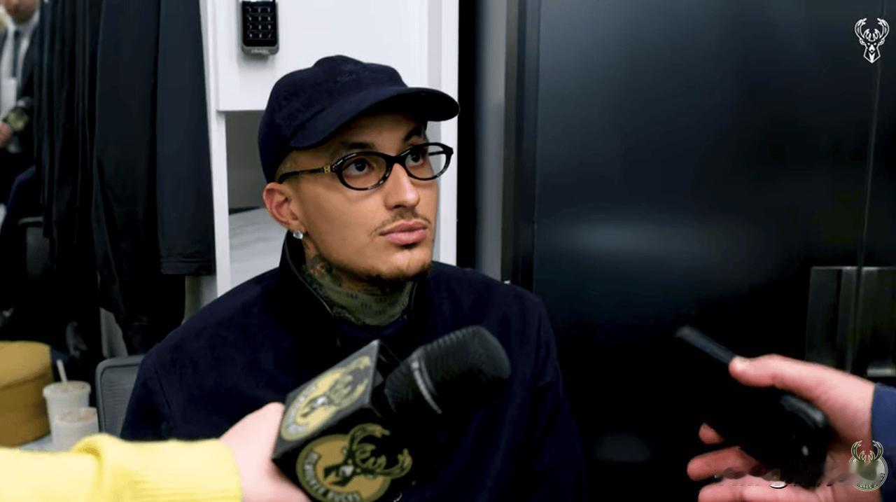 雄鹿这场121 - 111赢了尼克斯，赛后库兹马那可是金句频出。他说觉得现在阵容