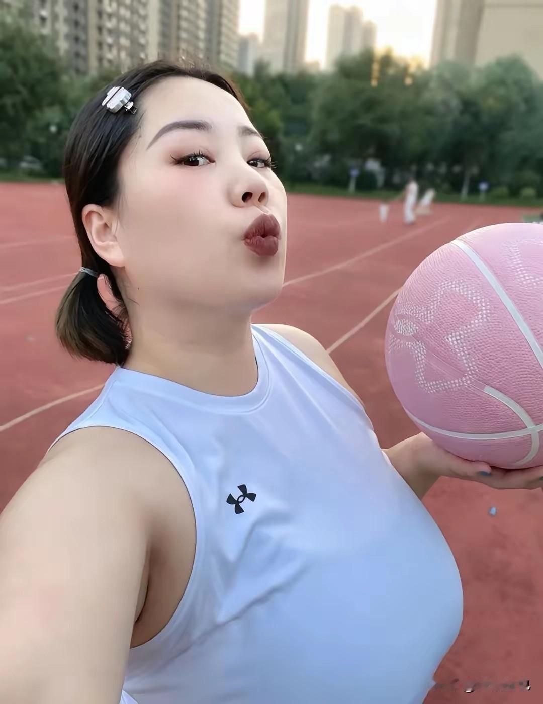 灵感可遇不可求，很多人容易高估天赋的作用，却忽略持之以恒的付出。

其实再闪光的