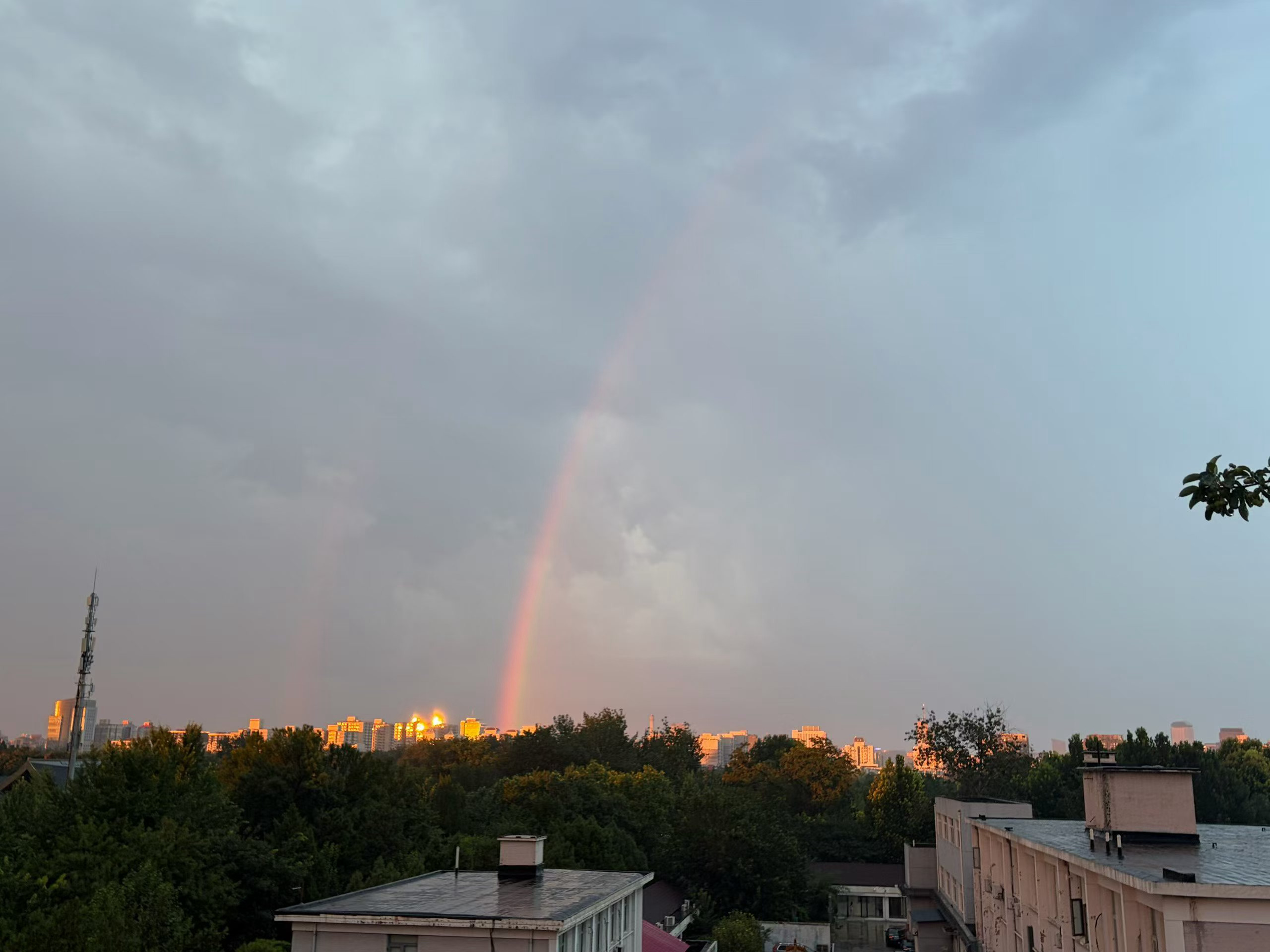 雨后北京。北京彩虹
