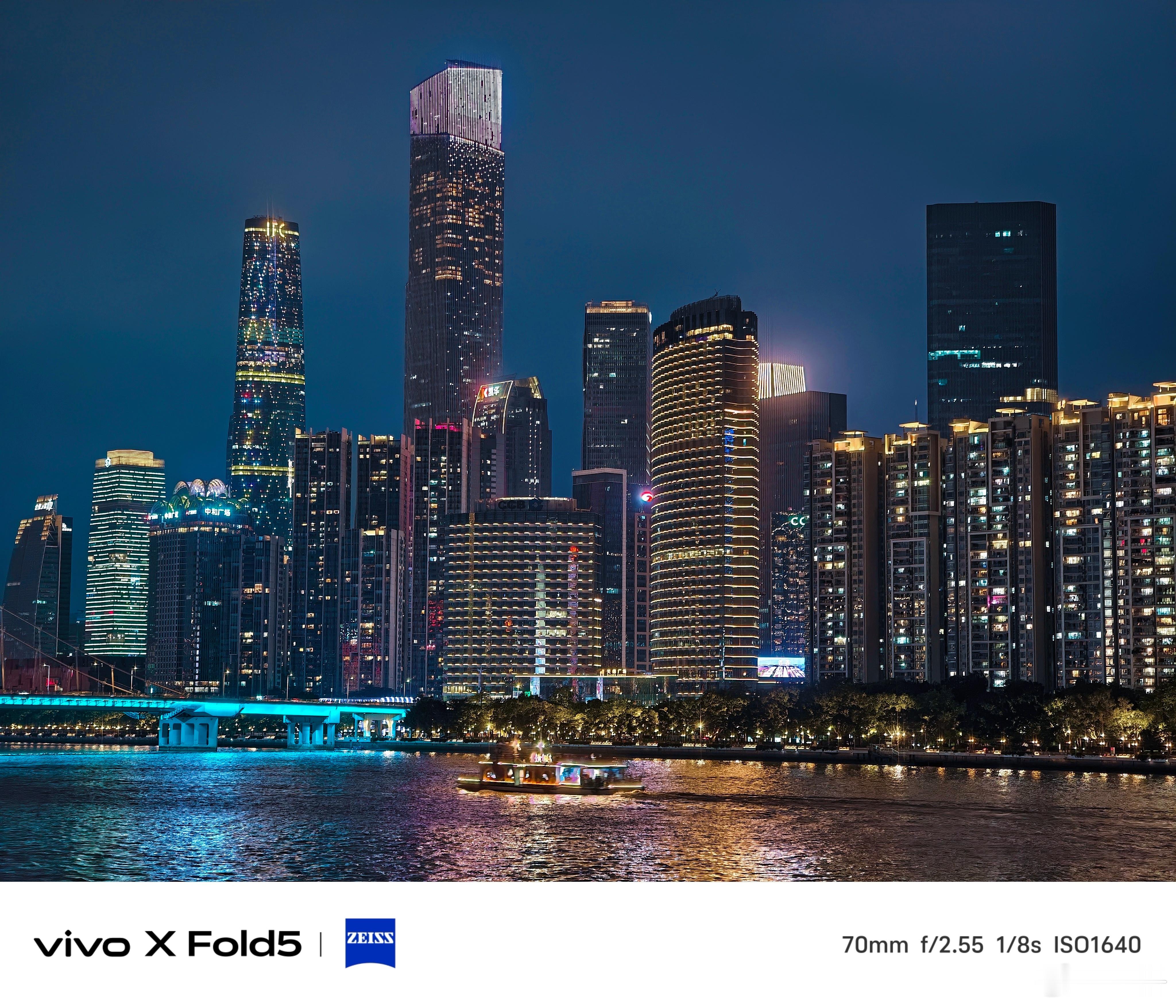 折叠屏手机能兼顾轻薄和影像吗 这就来到蓝厂的舒适区了！vivo X Fold5不