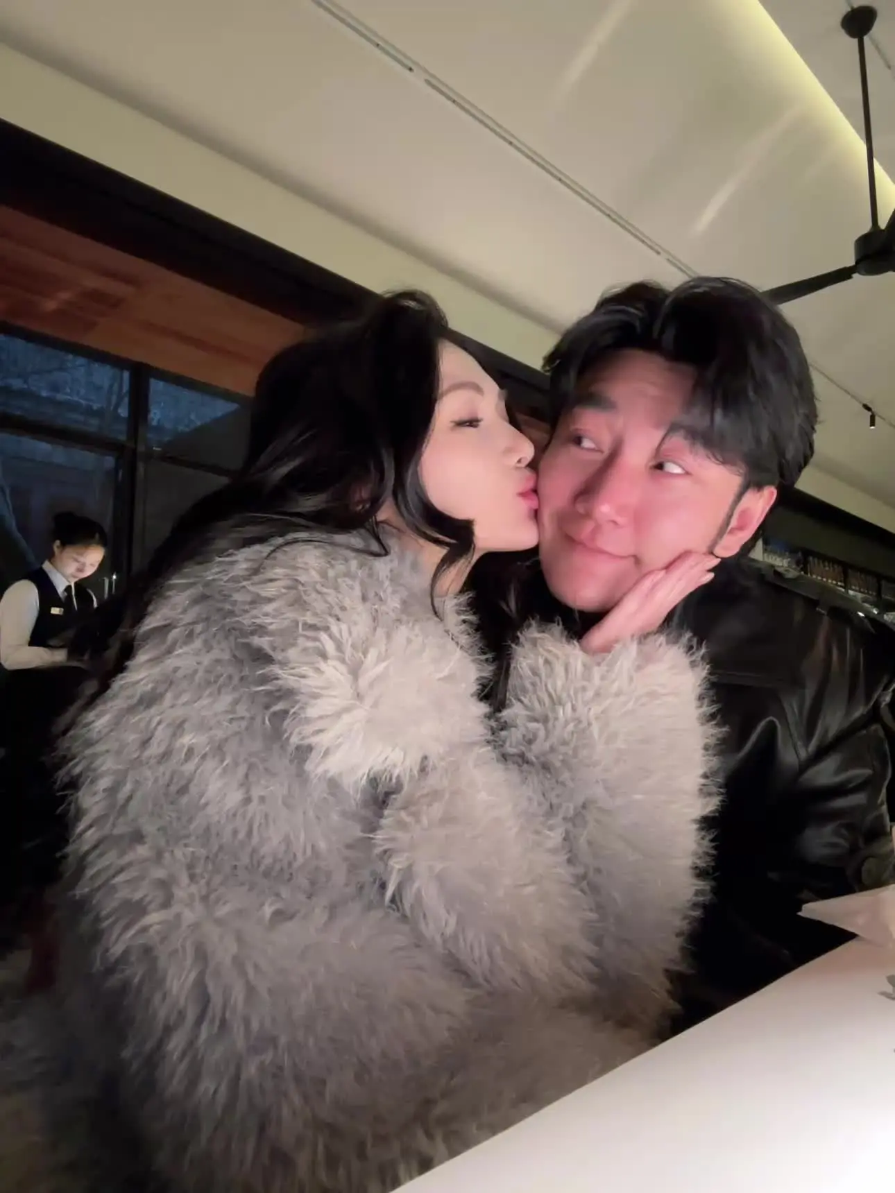 爱人如养花 浇灌亦是娇惯 正如你我