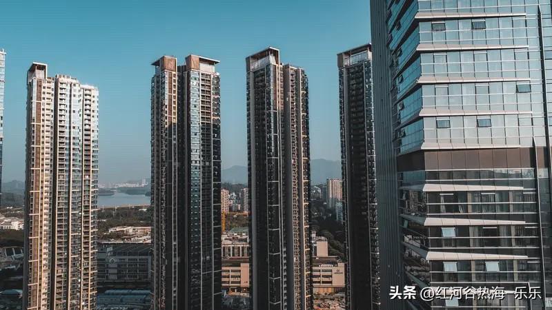 4月楼市开局，相比3月份的红红火火，市场似乎多了几分悬念。

有数据说，刚过去的