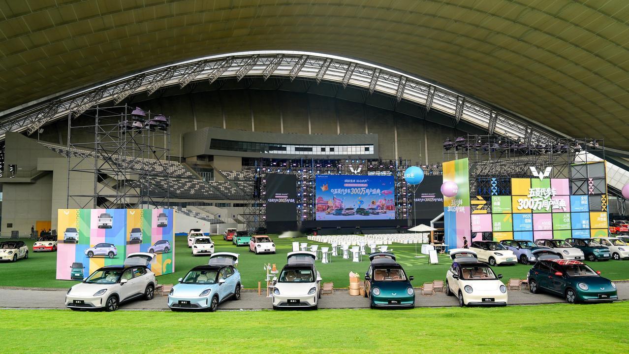 里程碑！五菱代步车全球累计销量突破300万，孟子义亲临300万用户盛典现场！
缤