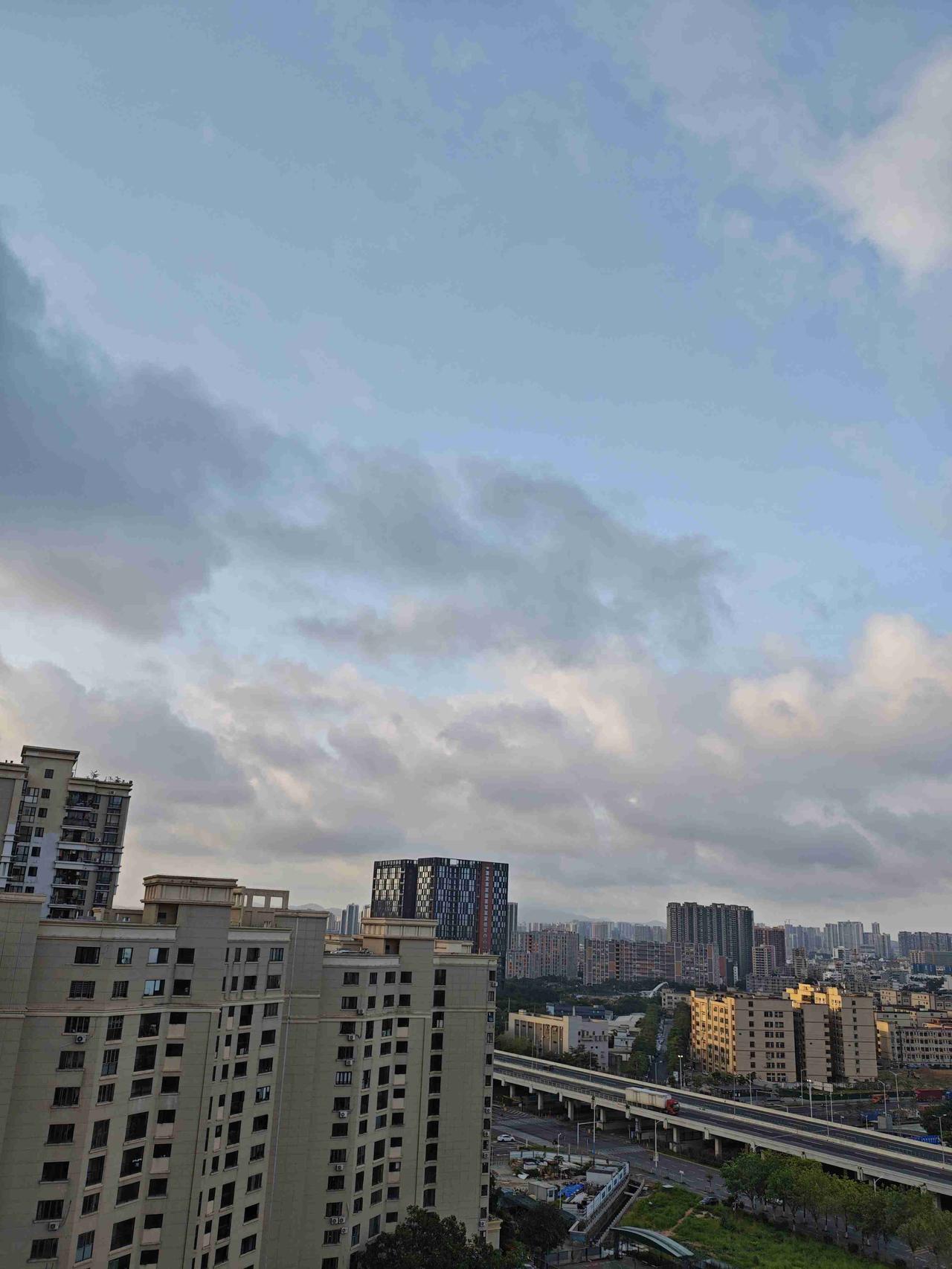 我的今日状态：😁轻松愉快
我这里的天气：☁️阴天深圳今日阴天，气温27度到33