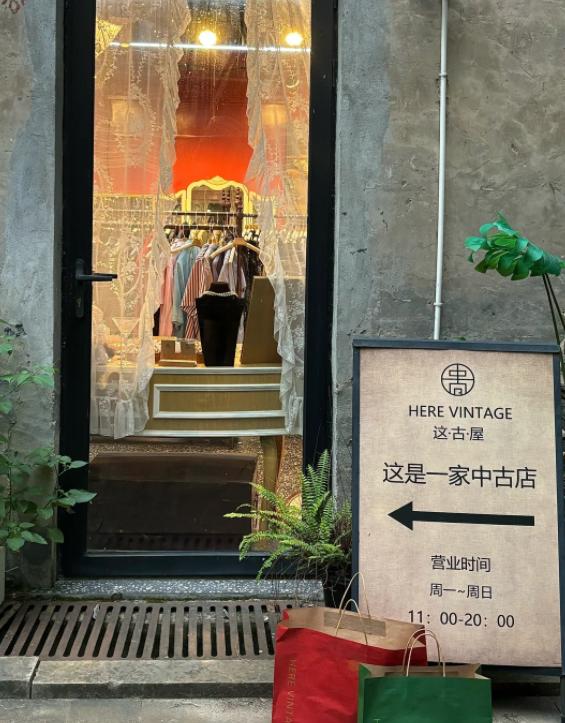 恋爱两月全家“遭灾”，逛街撞见复活丈母娘
亲爱的朋友们大家好，我是海林小百科，今