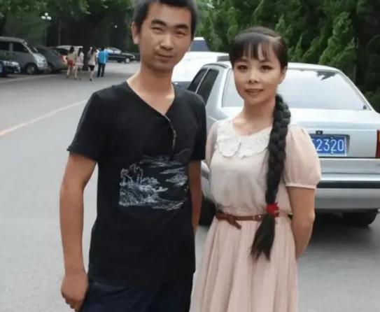 2007年，王二妮出名后，男友李飞对她说“二妮，分手吧，咱俩不是同一世界的人了。