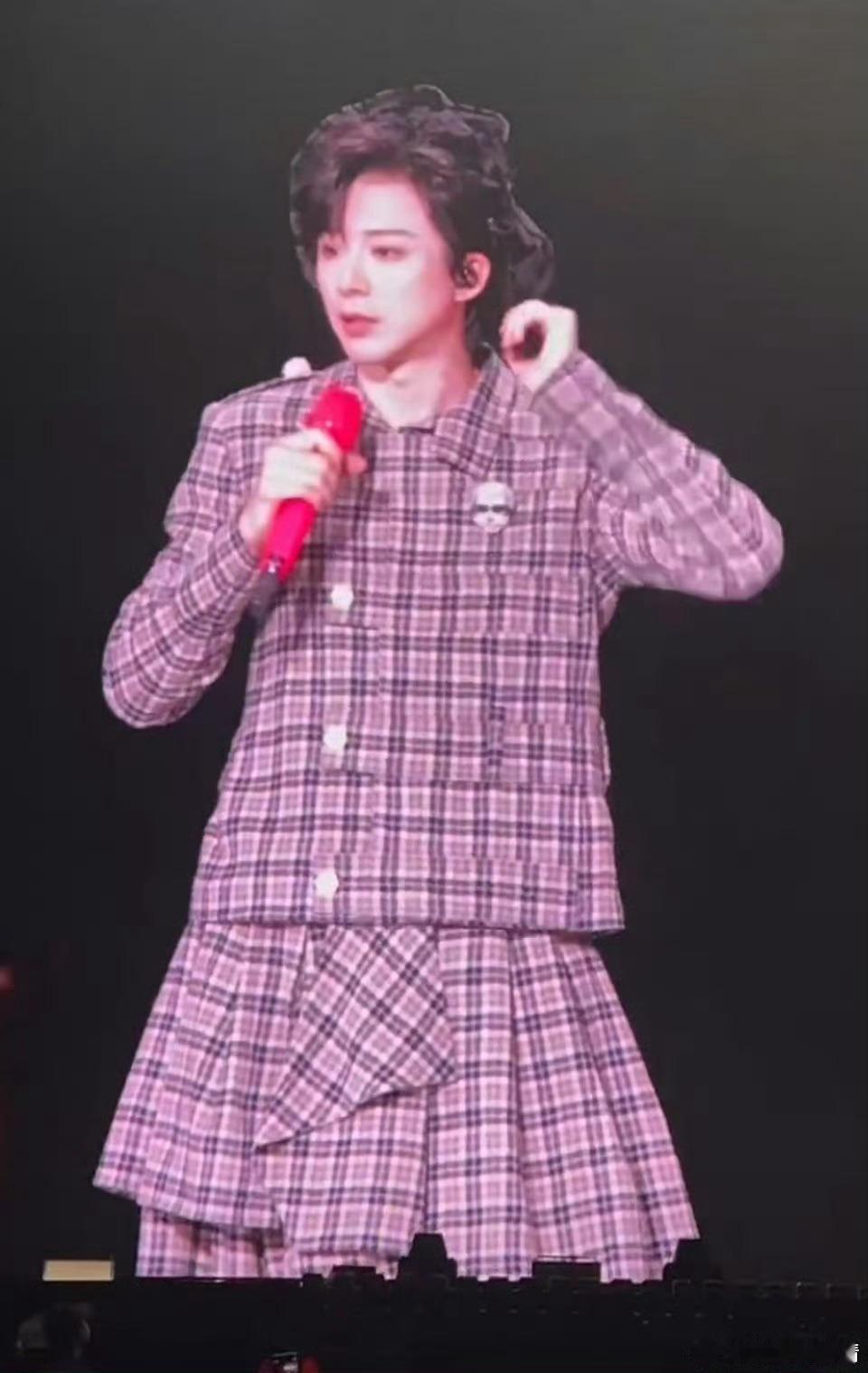 刘宇宁像穿了裙子男的穿裙子好看吗？